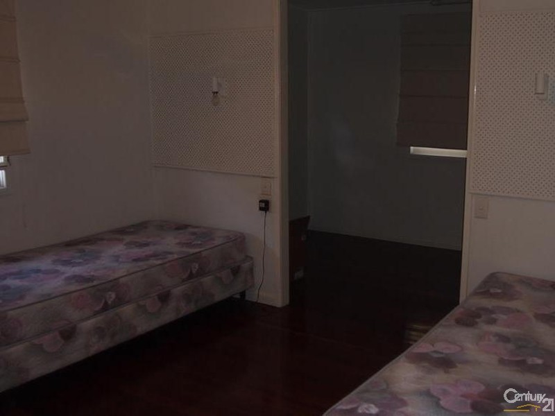 27 Rossella Street, West Gladstone QLD 4680