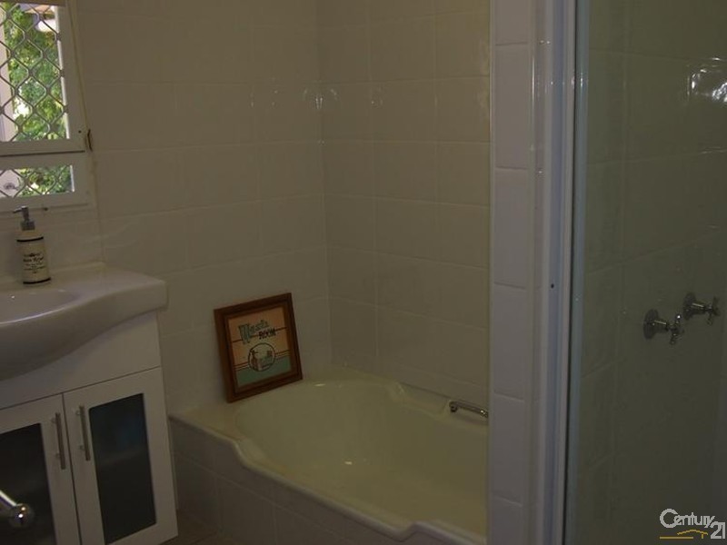 27 Rossella Street, West Gladstone QLD 4680