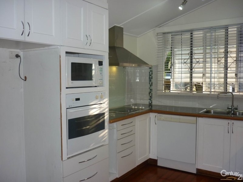15 Fowler Street, West Gladstone QLD 4680