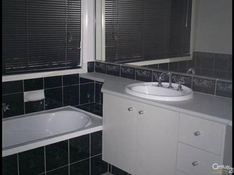 17 Stitt Close, Glen Eden QLD 4680