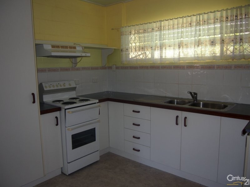 1/33  Butler Street, New Auckland QLD 4680