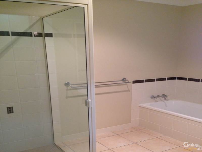 2/79 Col Brown Avenue, Clinton QLD 4680