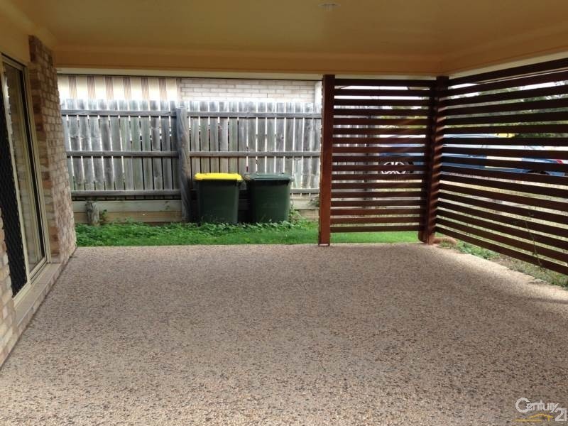 2/79 Col Brown Avenue, Clinton QLD 4680