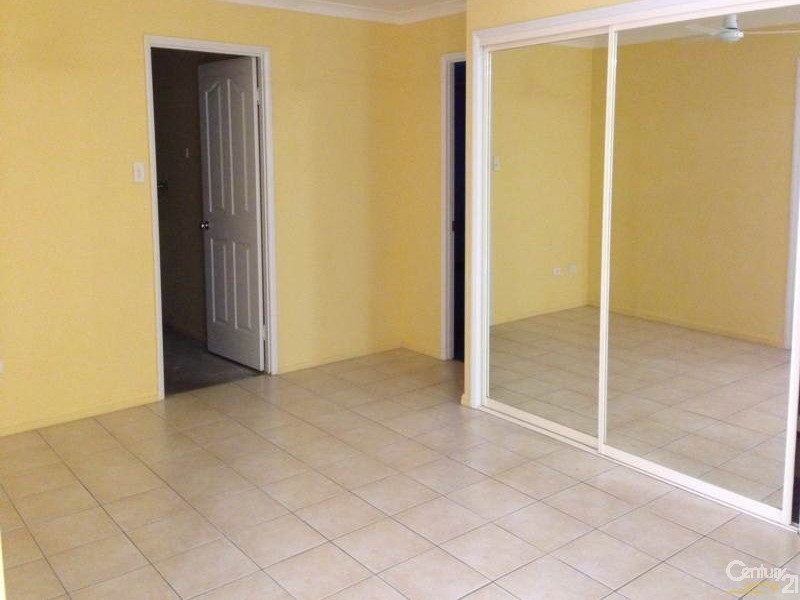 2/79 Col Brown Avenue, Clinton QLD 4680