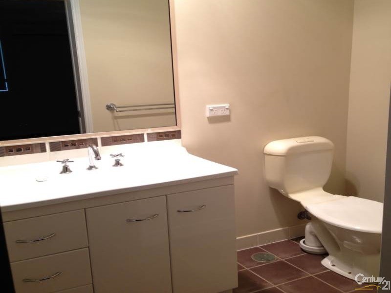 2/79 Col Brown Avenue, Clinton QLD 4680