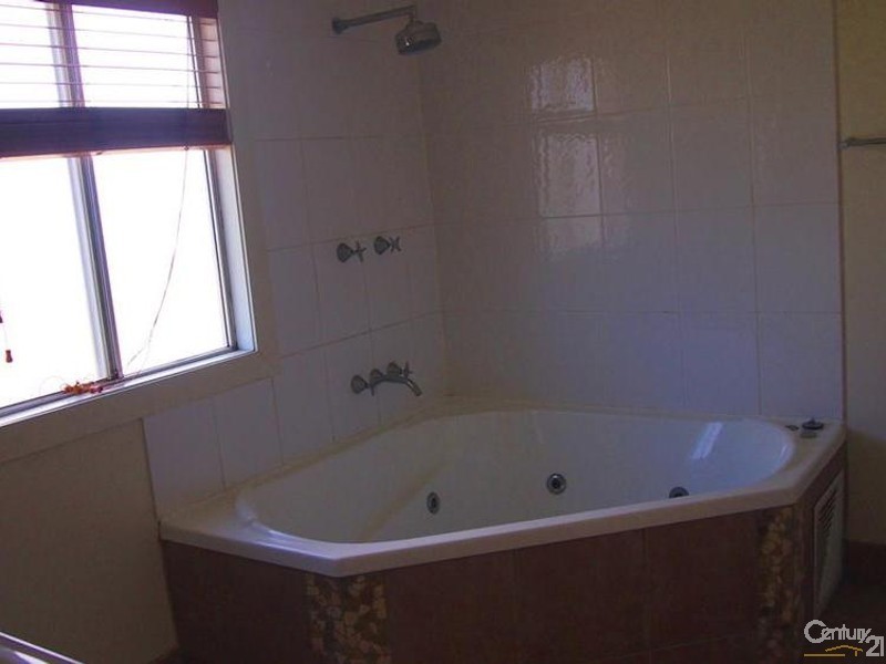 13 Ironbark Avenue, New Auckland QLD 4680