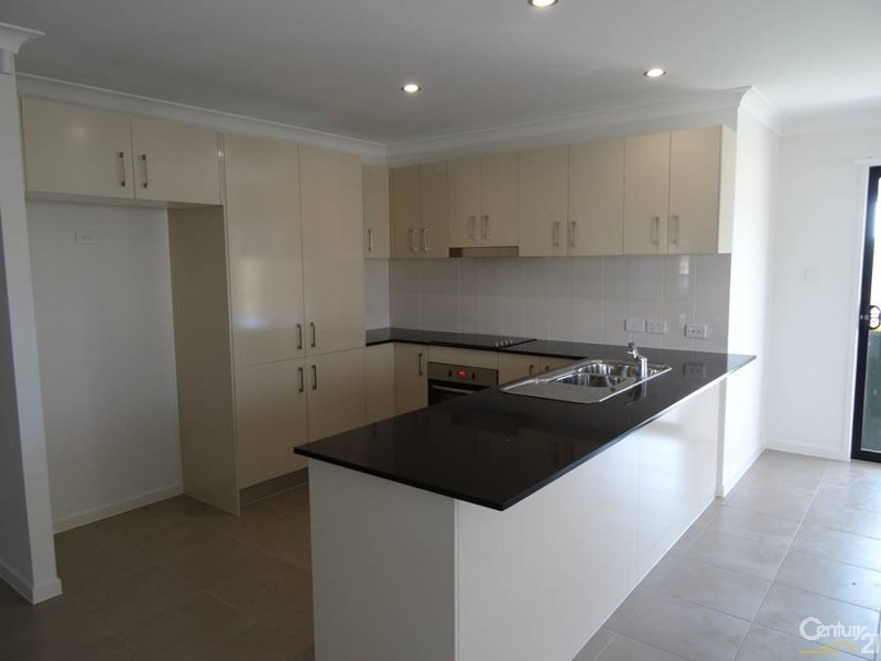31 Koolivoo Parade, Boyne Island QLD 4680