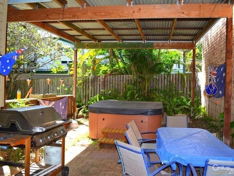 17 Fowler Street, West Gladstone QLD 4680