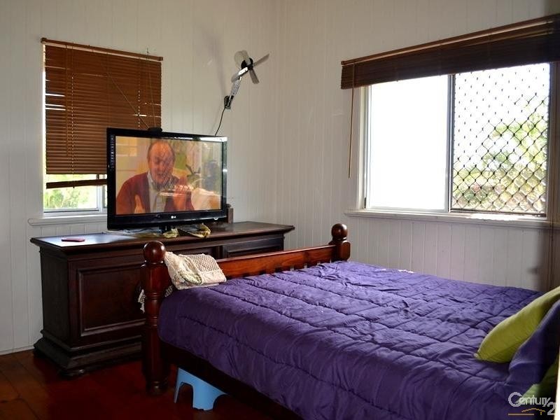 17 Fowler Street, West Gladstone QLD 4680