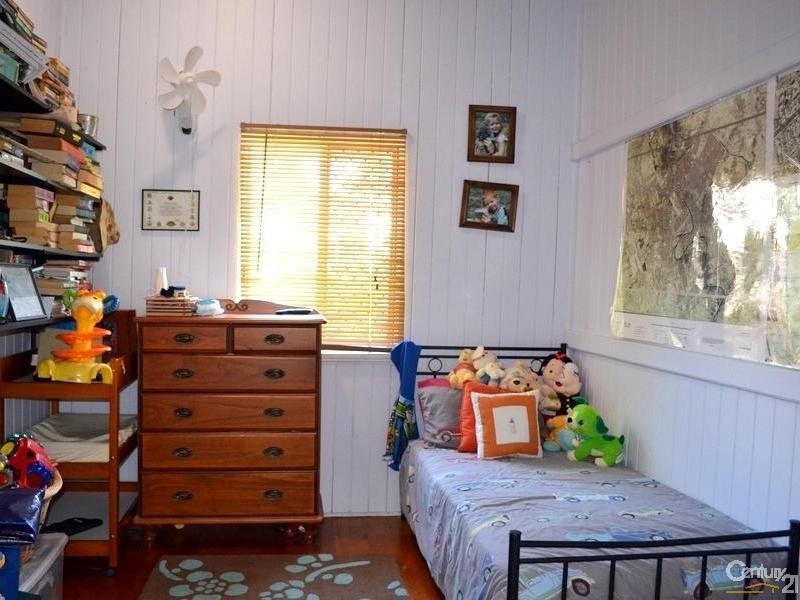 17 Fowler Street, West Gladstone QLD 4680