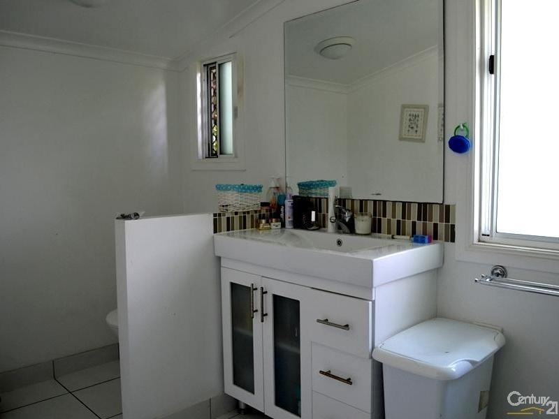 17 Fowler Street, West Gladstone QLD 4680