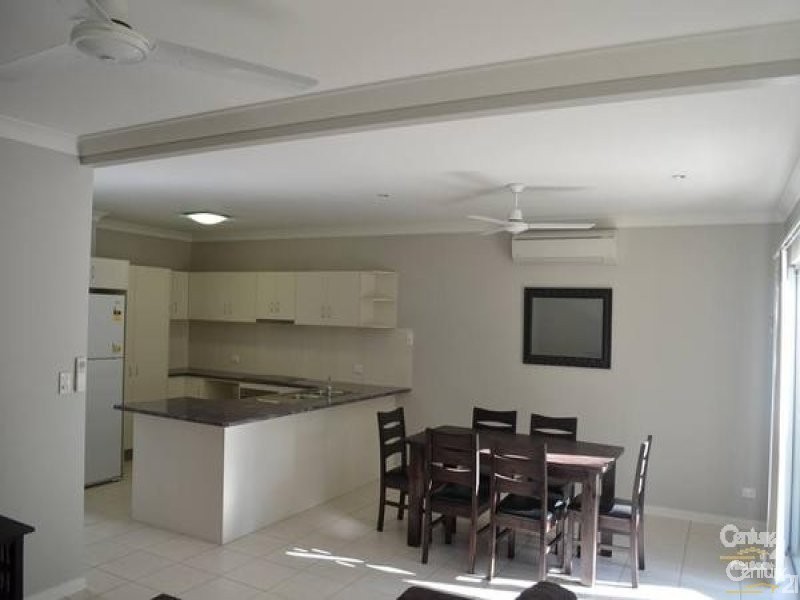 8/214-216 Oaka Street, South Gladstone QLD 4680