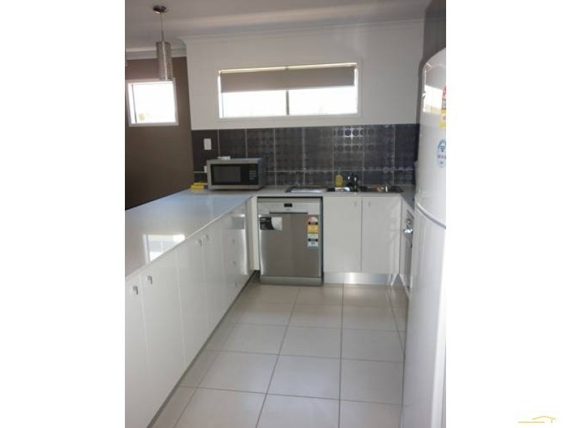 2/5  Glenlyon Street, Gladstone QLD 4680