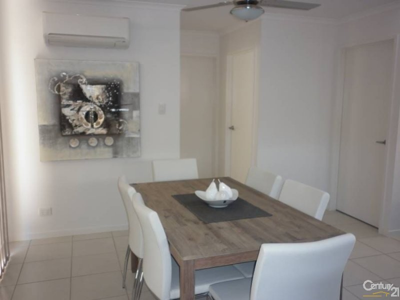 2/5  Glenlyon Street, Gladstone QLD 4680