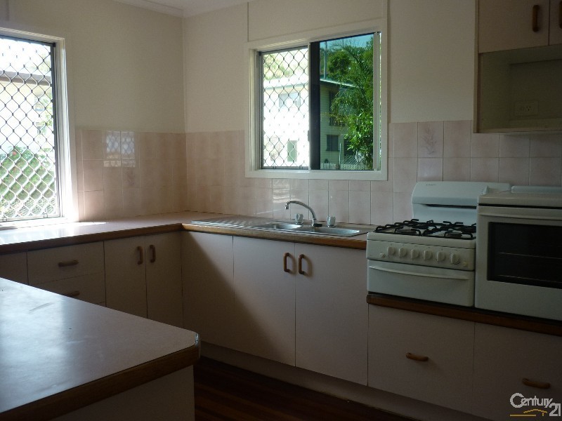 33 Mellefont Street, West Gladstone QLD 4680