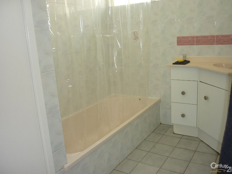 33 Mellefont Street, West Gladstone QLD 4680