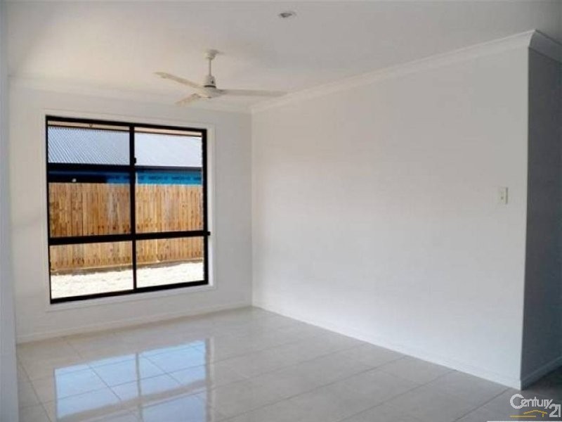 7 Valley Way, Boyne Island QLD 4680