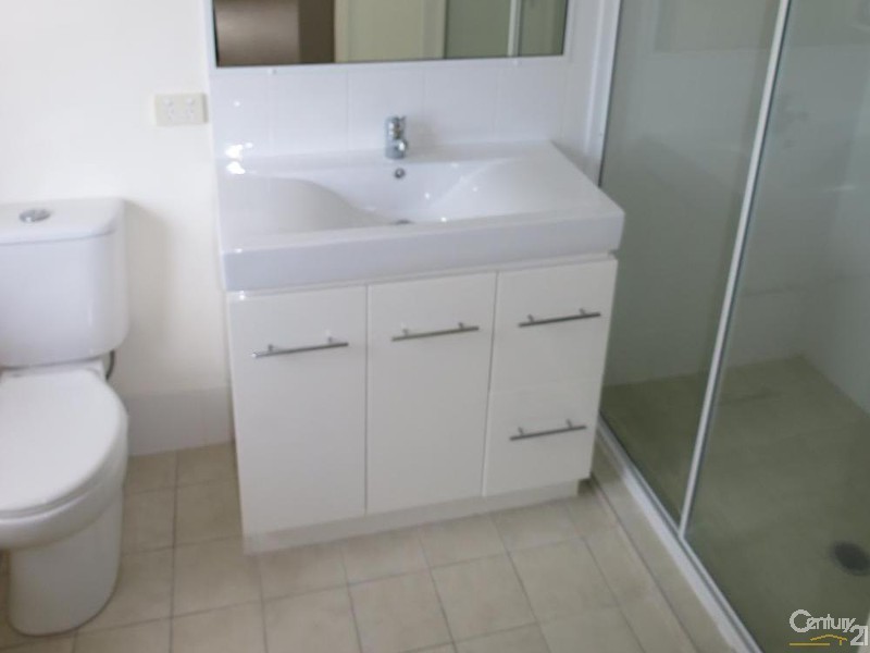 8/21 Roberts Street, South Gladstone QLD 4680