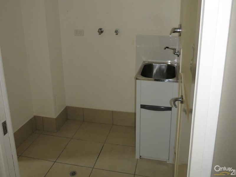 8/21 Roberts Street, South Gladstone QLD 4680