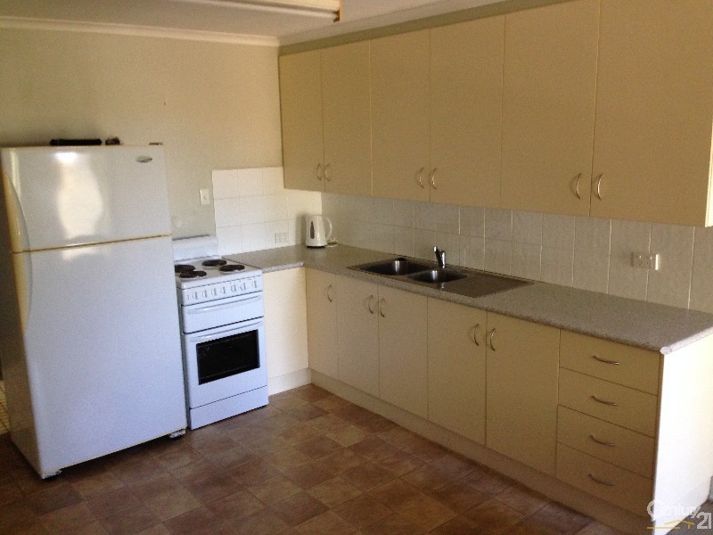 1/32 Elizabeth Street, South Gladstone QLD 4680