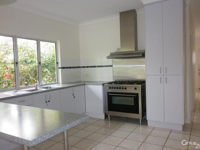 2 Lomas Street, West Gladstone QLD 4680