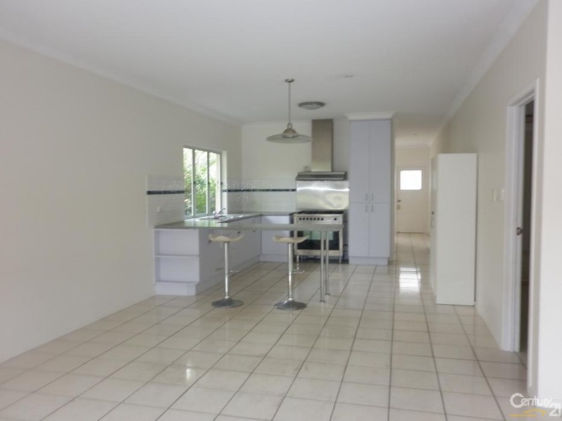 2 Lomas Street, West Gladstone QLD 4680