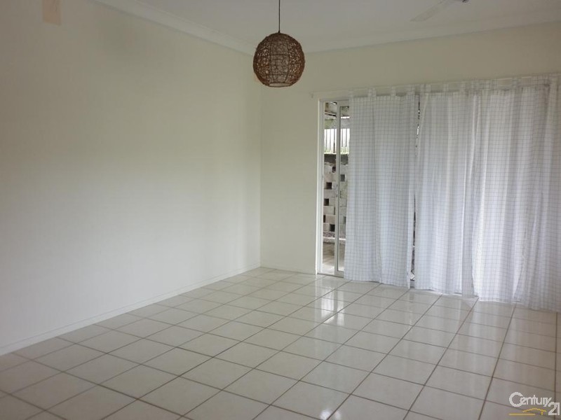 2 Lomas Street, West Gladstone QLD 4680