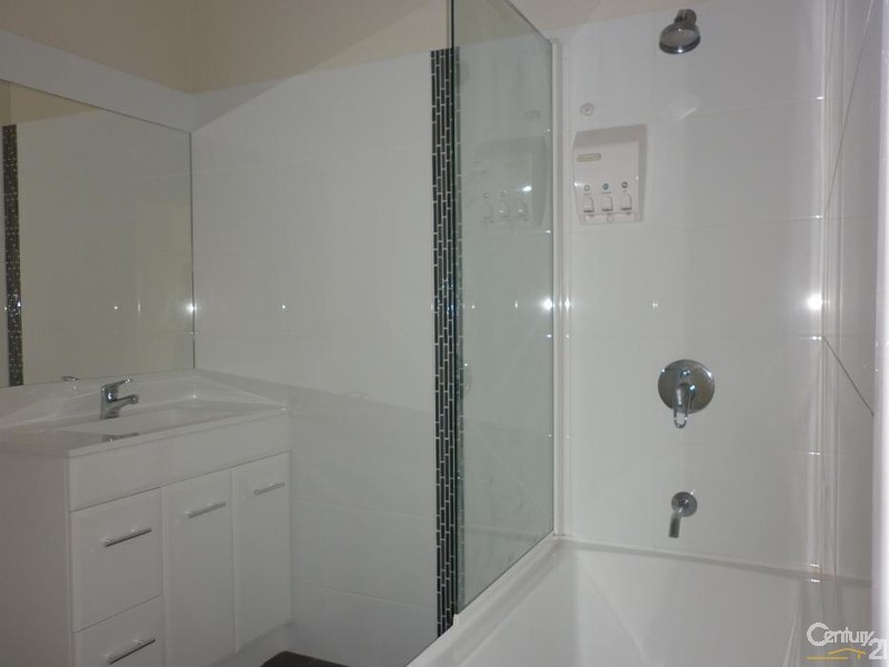 2 Lomas Street, West Gladstone QLD 4680