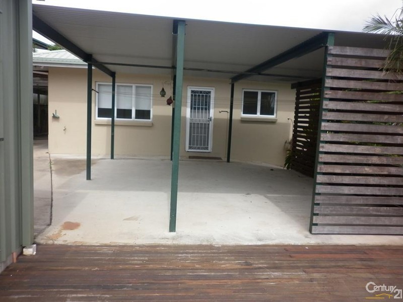 2 Lomas Street, West Gladstone QLD 4680