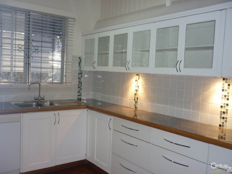 15 Fowler Street, West Gladstone QLD 4680