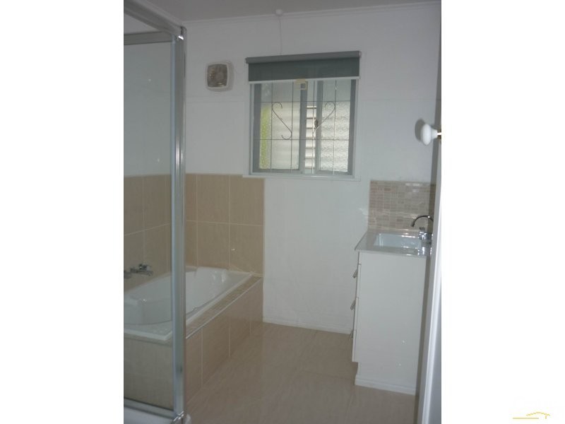 15 Fowler Street, West Gladstone QLD 4680