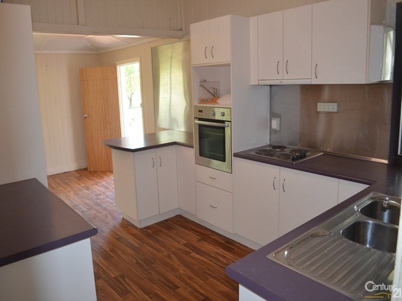 33 Williams Street, West Gladstone QLD 4680