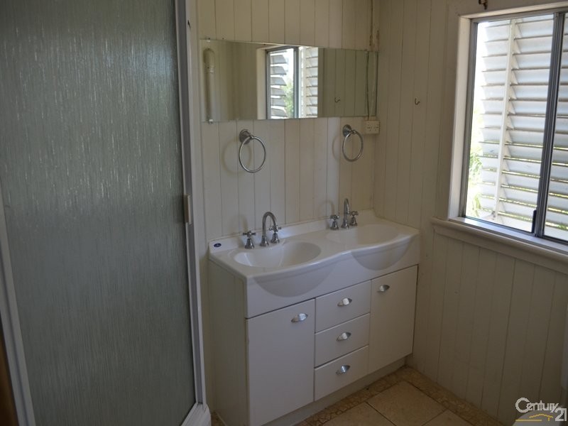 33 Williams Street, West Gladstone QLD 4680