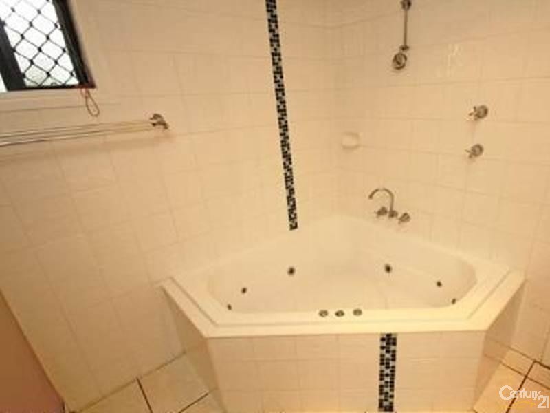 23 Flounder Crescent, Toolooa QLD 4680