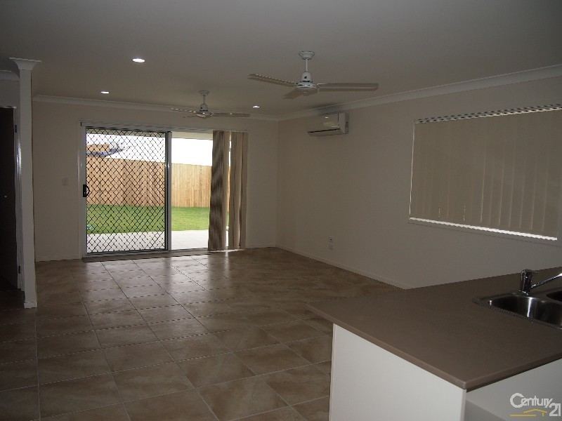 8 Isla Court, New Auckland QLD 4680