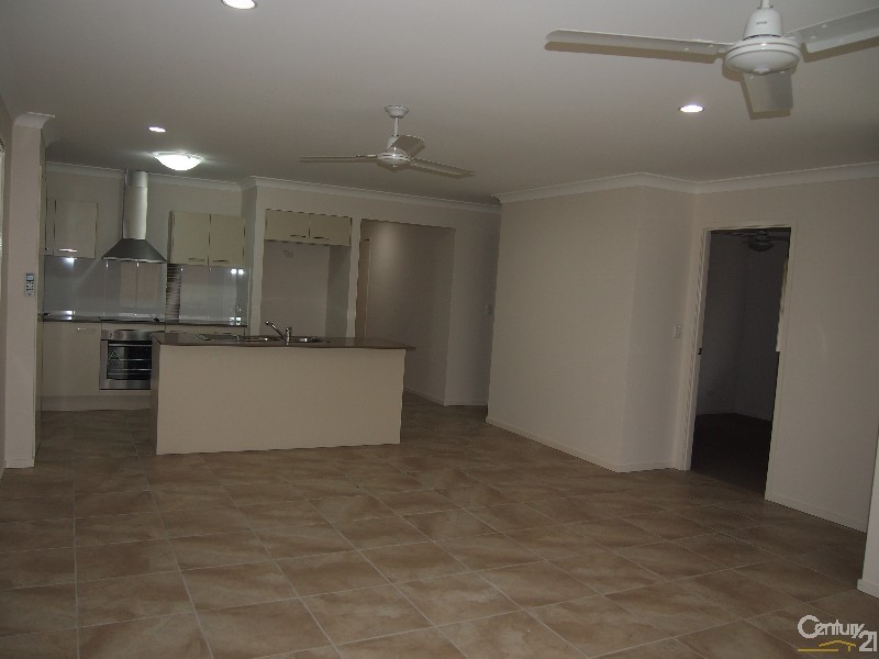 8 Isla Court, New Auckland QLD 4680