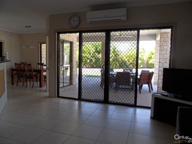 7 Sunrise Place, New Auckland QLD 4680