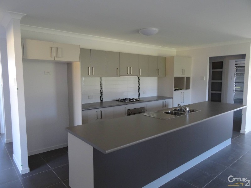 5 Parkway Drive, FOREST SPRINGS ESTATE, Kirkwood QLD 4680