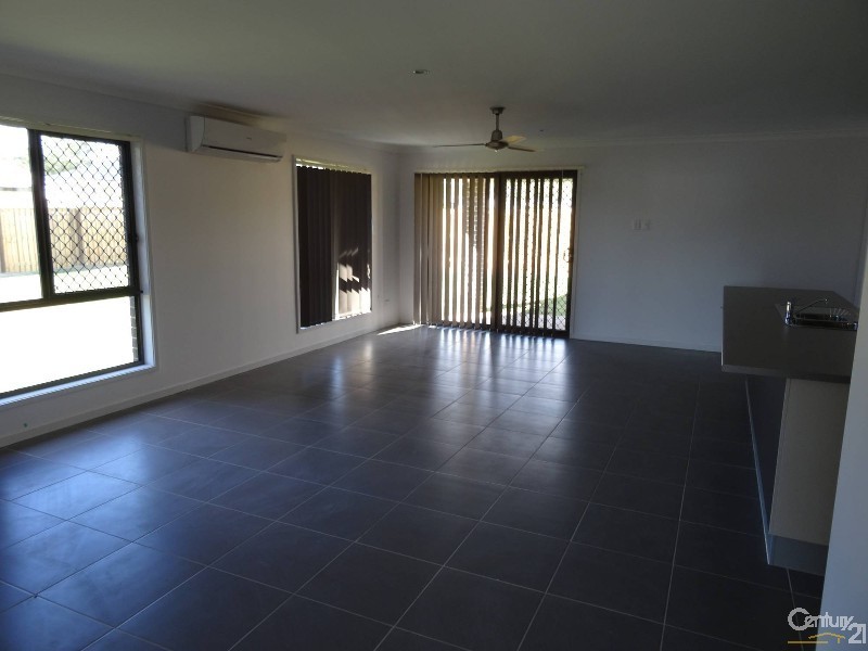 5 Parkway Drive, FOREST SPRINGS ESTATE, Kirkwood QLD 4680