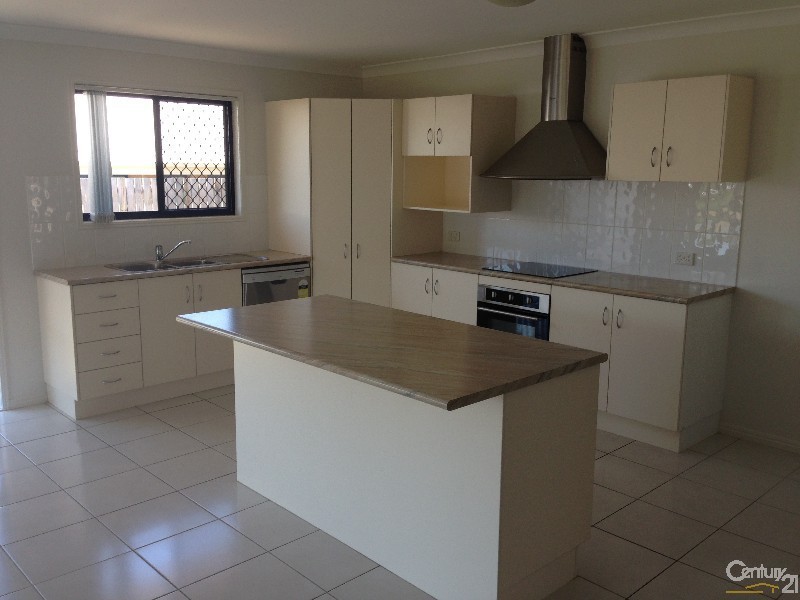 14 Woodland Court, Kirkwood QLD 4680