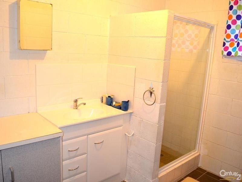 17 Leonard Street, South Gladstone QLD 4680