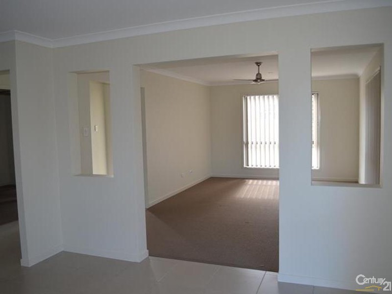 8 Creekview Drive, New Auckland QLD 4680