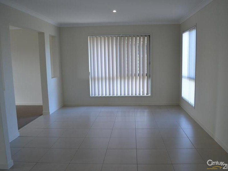 8 Creekview Drive, New Auckland QLD 4680