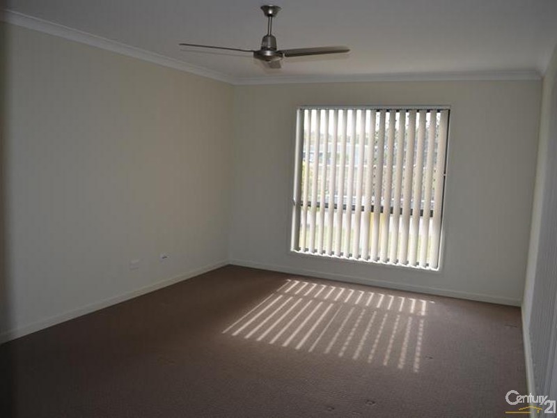 8 Creekview Drive, New Auckland QLD 4680