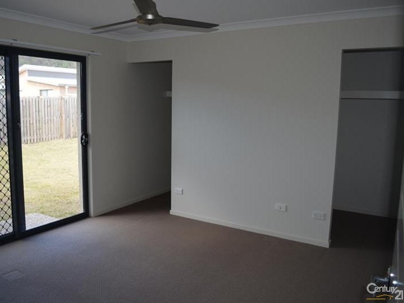 8 Creekview Drive, New Auckland QLD 4680