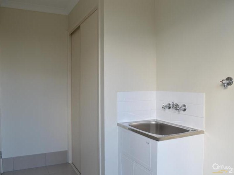 8 Creekview Drive, New Auckland QLD 4680