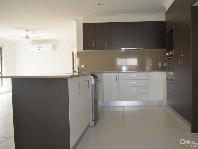 9 Eccles Close, Kirkwood QLD 4680