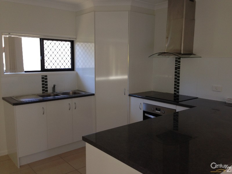 159B J Hickey Avenue, Clinton QLD 4680