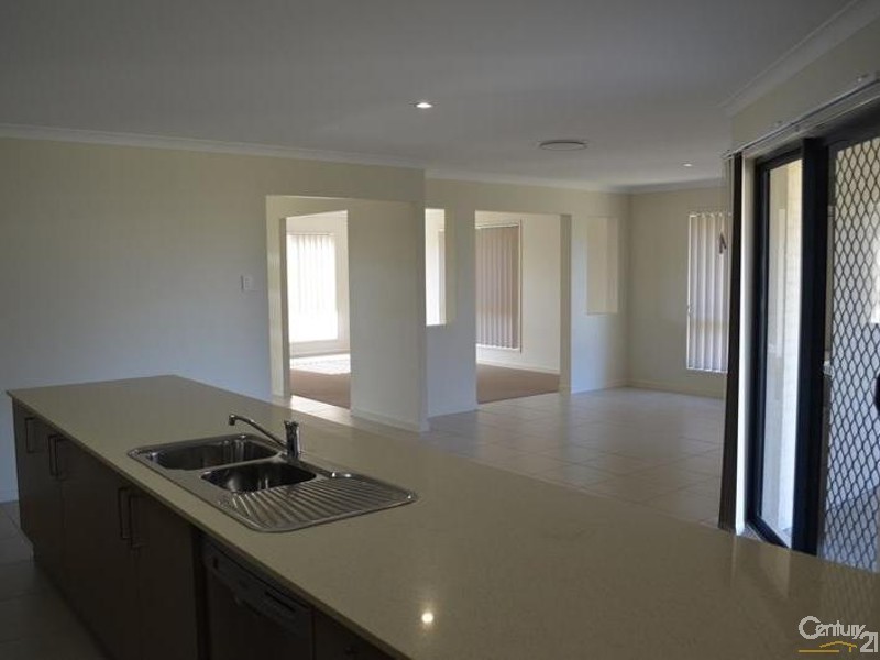 8 Creekview Drive, New Auckland QLD 4680