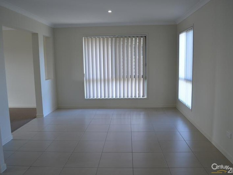 8 Creekview Drive, New Auckland QLD 4680